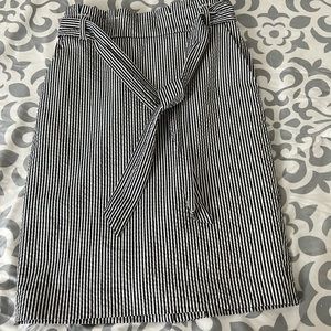Stripped skirt with pockets